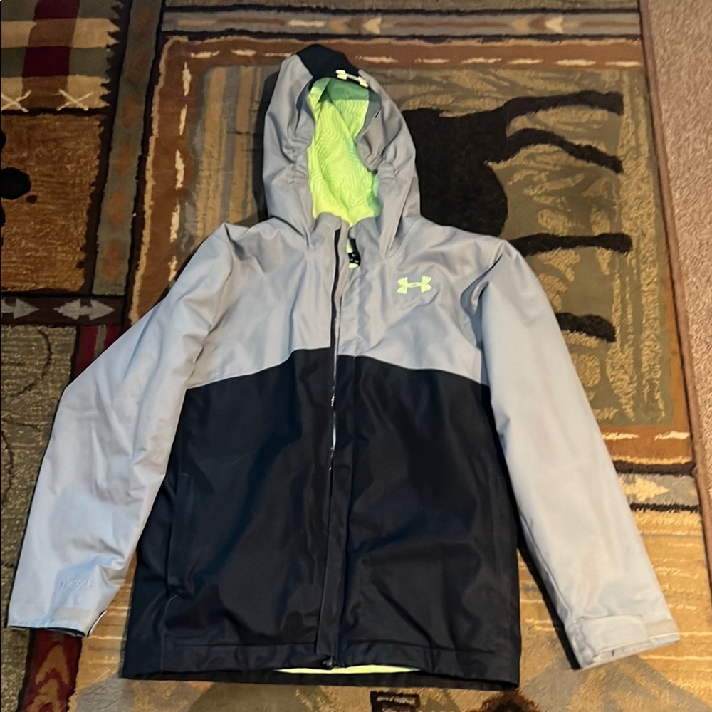 Used under armour youth large coat. Good used condition.